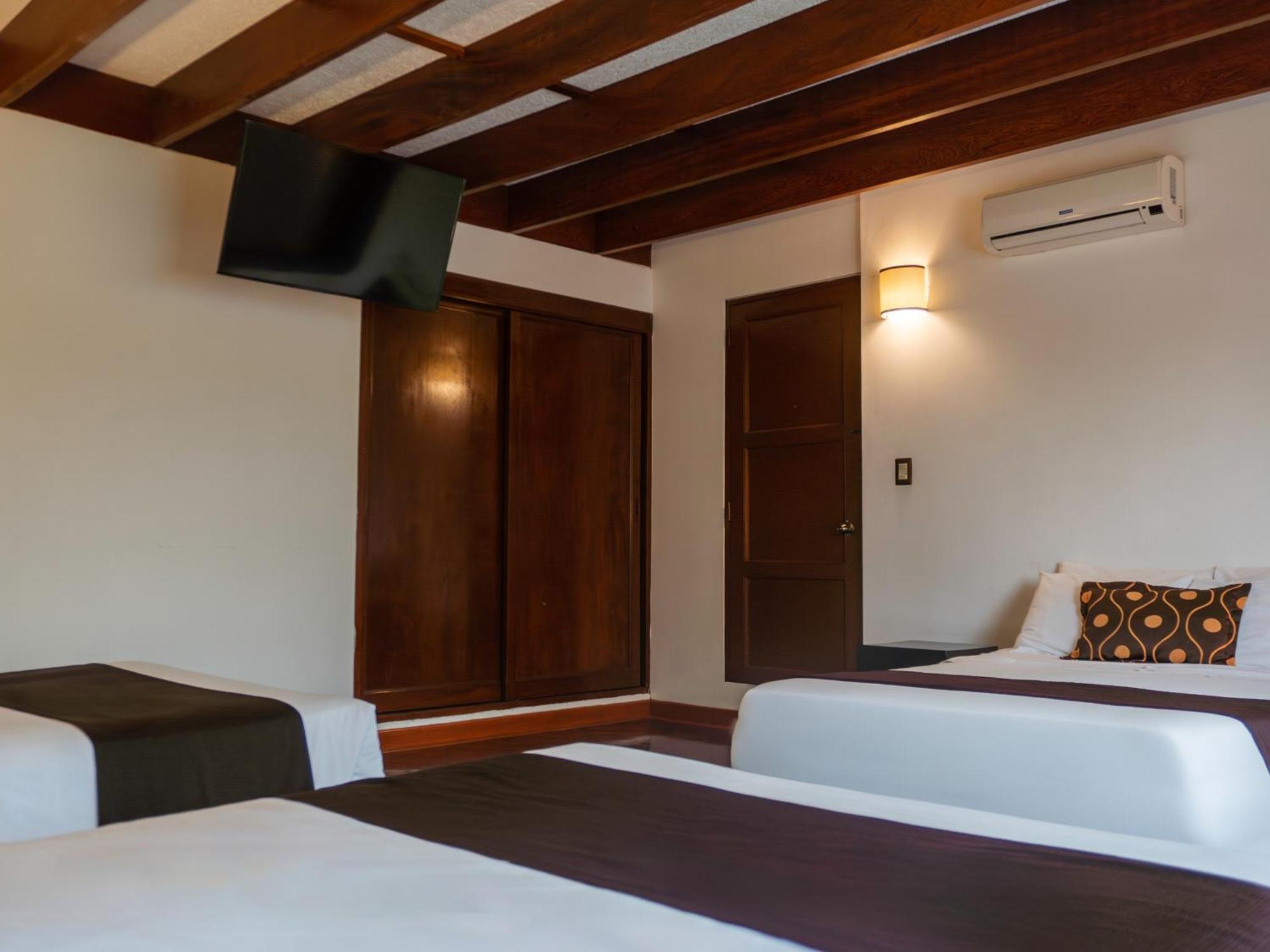 Ferre De Hotel