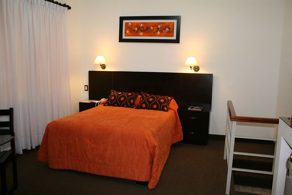 Ferre De Hotel